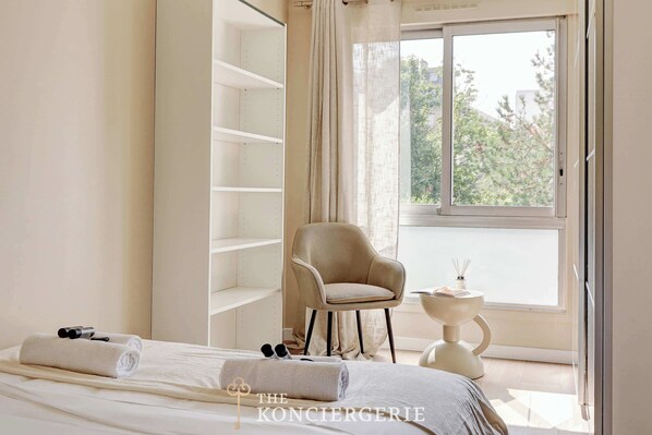 5 bedrooms, iron/ironing board, travel crib, WiFi