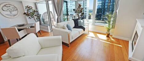 Smart TV, computer monitors