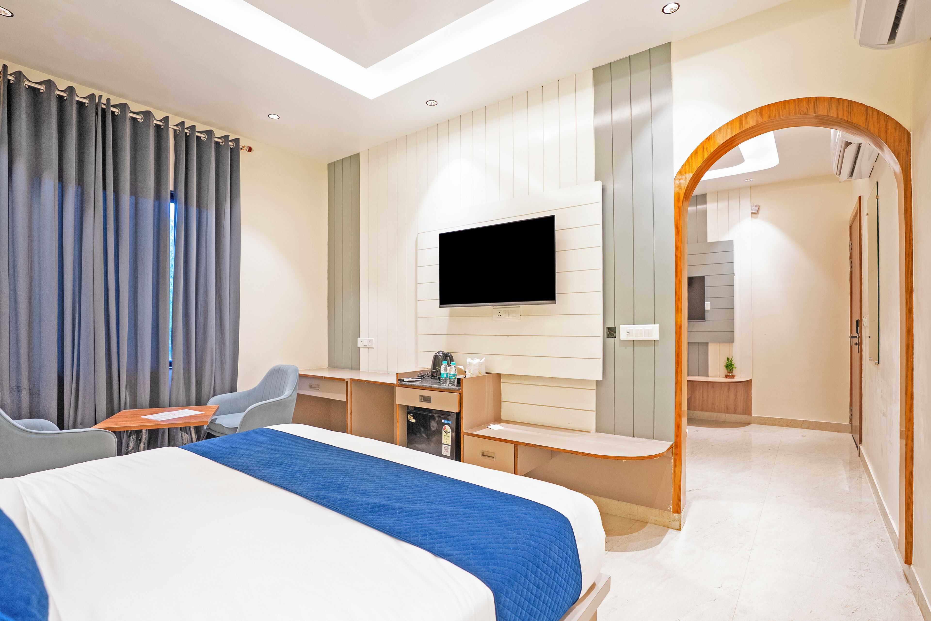 Suite familiale, balcon, vue sur la ville | Literie de qualité, lit avec matelas en mousse à mémoire, coffre-fort