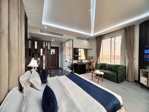 Honeymoon Studio | Laptop workspace, free WiFi
