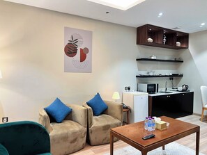 Honeymoon Suite | Living area