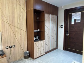 Economy Studio | Laptop workspace, free WiFi
