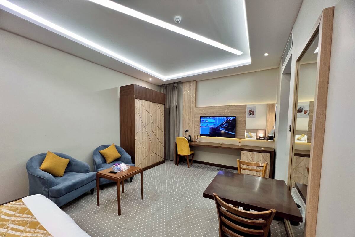 Economy Twin Room | Living area