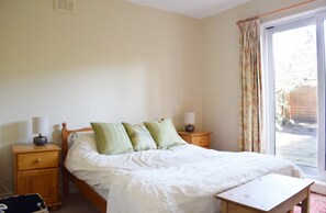 2 chambres, fer et planche à repasser, accès Internet, draps fournis