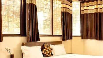 Luxury Cottage, Lake View | Individually furnished, desk, laptop workspace, free WiFi
