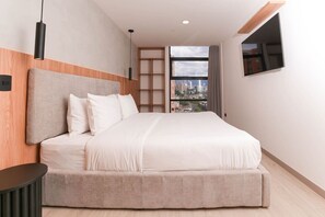 3 bedrooms, desk, iron/ironing board, travel crib