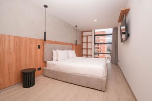 3 室のベッドルーム、デスク、アイロン / アイロン台、WiFi (無料)