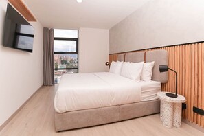 3 bedrooms, desk, iron/ironing board, travel cot