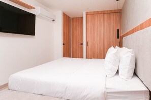 3 bedrooms, desk, iron/ironing board, free WiFi