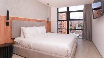 3 habitaciones, escritorio, tabla de planchar con plancha y wifi gratis