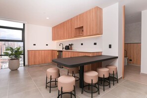 Microwave, coffee/tea maker, cookware/dishes/utensils, dining tables