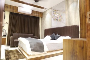 Chambre Royale, 1 très grand lit, vue ville