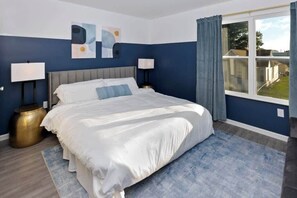 3 sovrum, skrivbord, strykjärn/strykbräda och resesäng