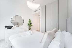 1 habitación, tabla de planchar con plancha, wifi y ropa de cama
