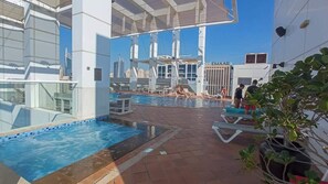 Pool - StayShort - Dubai Marina sleeps 8 in Amazing Location! (Dubai Marina)