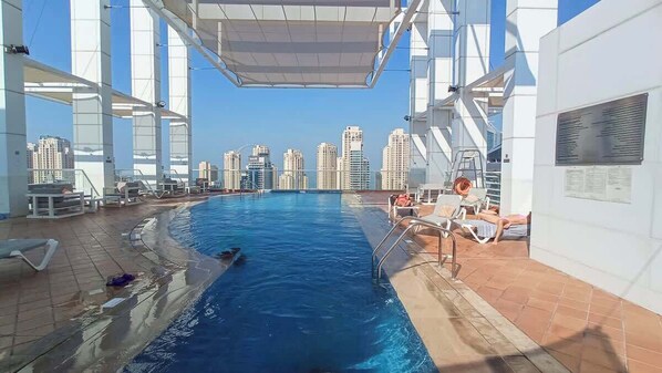 Pool - StayShort - Dubai Marina sleeps 8 in Amazing Location! (Dubai Marina)