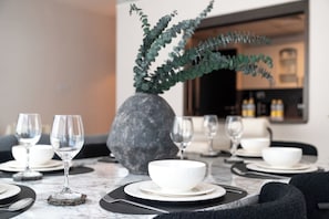 Dining - StayShort - Dubai Marina sleeps 8 in Amazing Location! (Dubai Marina)