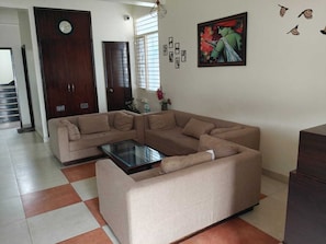 Standard Room | Living area | 36-inch flat-screen TV with cable channels