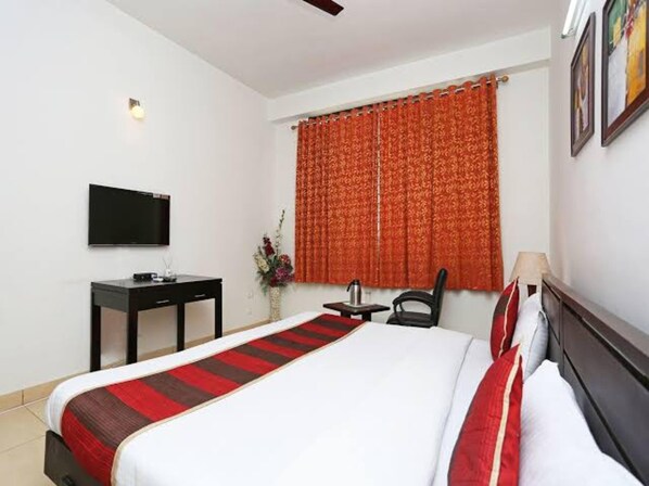 Standard Room | Desk, rollaway beds, free WiFi, bed sheets
