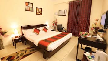 Standard Room | Desk, rollaway beds, free WiFi, bed sheets