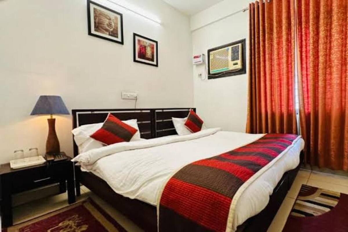 Standard Room | Desk, rollaway beds, free WiFi, bed sheets