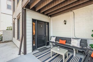Terrace/patio - Rutledge After Dark - Walk to Broadway & The Gulch (Nashville)