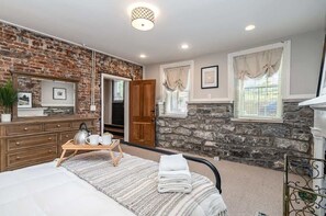 4 Schlafzimmer, Schreibtisch, Bügeleisen/Bügelbrett, Reisekinderbett