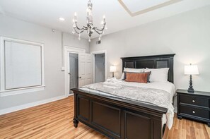 4 bedrooms, desk, iron/ironing board, travel cot