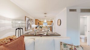 Interior - 2 Bedroom updated condo (Hilton Head)