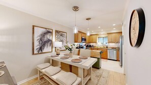 Dining - 2 Bedroom updated condo (Hilton Head)