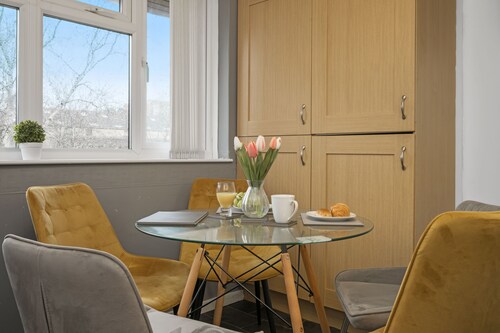 Professionals & Contractors Welcome 2 BR Central MK Free Parking 