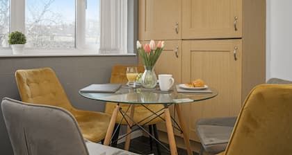 Professionals & Contractors Welcome 2 BR Central MK Free Parking