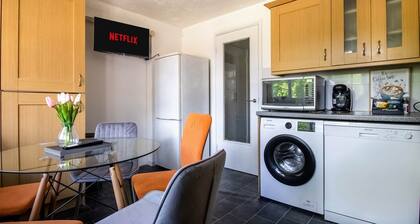 Milton Keynes City Centre 3BR | Free Parking, WiFi Ideal for Work or Relocation
