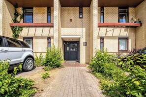 Exterior - 30% Off MK Central 2BR close to theatre | Free Parking|Super Fast WIFI (Milton Keynes)