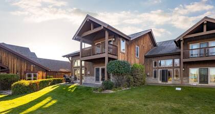 New Listing! Front-Row Views of Pagosa Peak | Walk to Uptown Shops