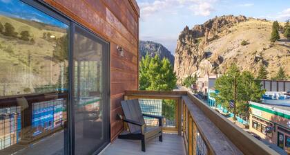 New Listing! Luxury Uptown Studio Loft | Panoramic Views | Downtown Creede