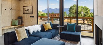 New Listing! Luxury Uptown Loft Apartment/Panoramic Views/Downtown Creede