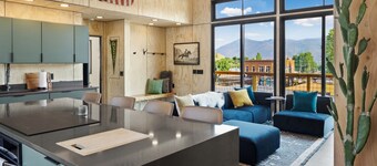 New Listing! Luxury Uptown Loft Apartment/Panoramic Views/Downtown Creede