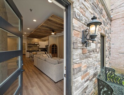 Carters Court Grand Escape