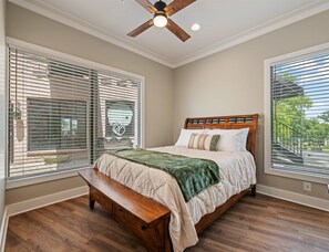 4 bedrooms, iron/ironing board, travel crib, WiFi - Carters Court Grand Escape (Franklin)