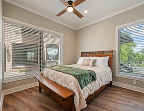 4 bedrooms, iron/ironing board, travel crib, WiFi - Carters Court Grand Escape (Franklin)