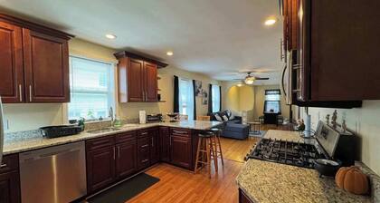 NEW Downtown Central Salem Retreat 2bd W/ parking