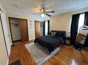 2 habitaciones, tabla de planchar con plancha, wifi y ropa de cama 