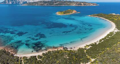 Casa Esmeralda your Sardinian hideaway, 4 mins from paradise beaches