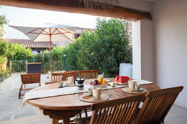 Outdoor dining