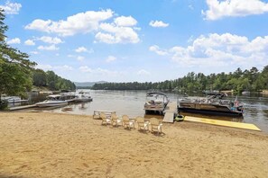 Beach - Lake Escape Family & Pet Friendly with Dock Access (Freedom)
