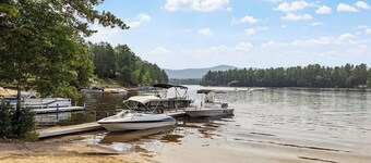 Lake Escape Family & Pet Friendly with Dock Access