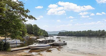 Lake Escape Family & Pet Friendly with Dock Access