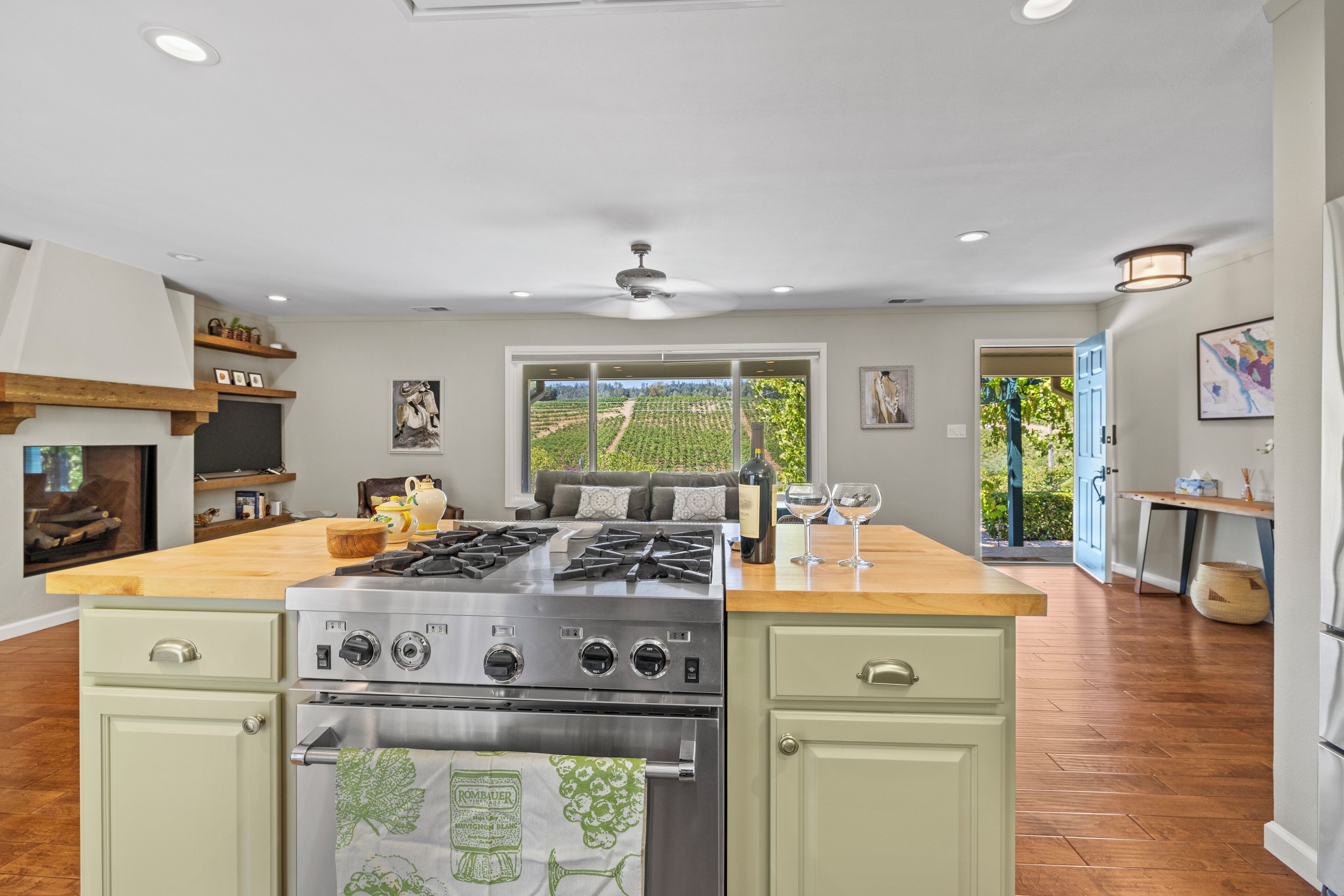 冰箱、微波炉、烤箱、炉灶