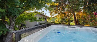 Serene Vineyard Escape with Stunning Valley Views